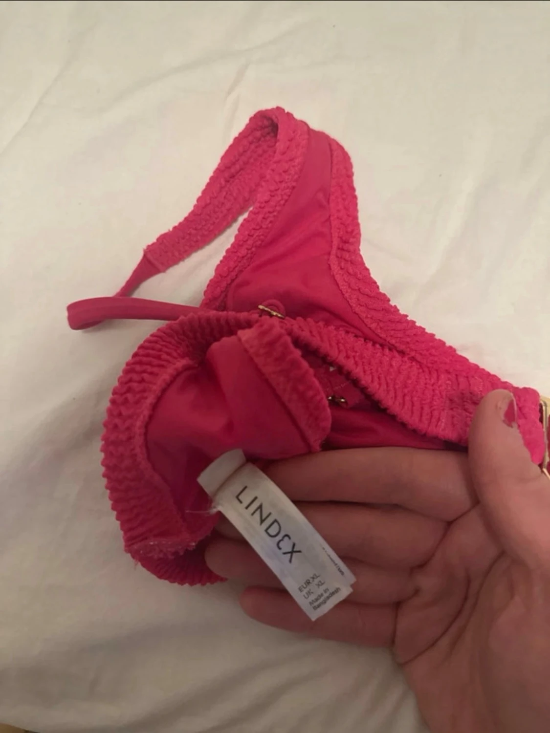 Rosa bikini med struktur och ringdetalj - 3