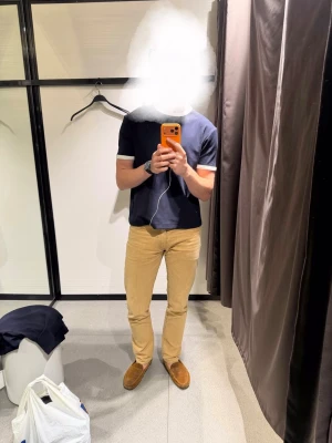 RRL Denim Jeans 31/32 - Säljer mina RRL Slim Jeans storlek 31/32!   Köpt i Mars, använda 5-6 gånger!  Nypris: 3495:-  Lådan till jeansen finns kvar och skickas med!  Måtten finns på bild 8-9.  Referens: Jag är 186 cm och 82 kg  Hojta vid eventuella frågor!  Fraktar samma dag!