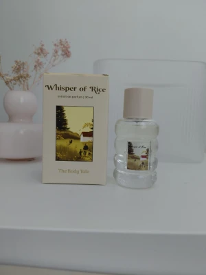 The body tale whisper of rice  - Top Note: Bergamot Middle Notes: Rice Powder, Honey, Orris Base Notes: Sandalwood, Civet, Amberwood