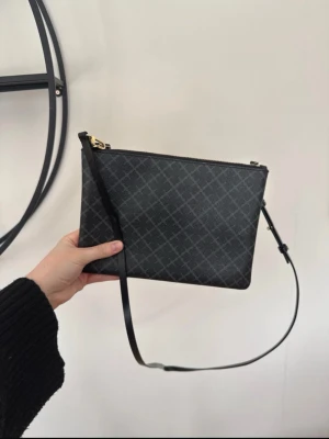 By Malene Birger clutch - Mycket bra skick, knappt använd. Inga synliga defekter