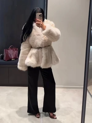 Monki pälsjacka  - Monki pälsjacka, helt ny med prislapp kvar🤍 helt slutsåld på hemsidan i alla storlekar. 