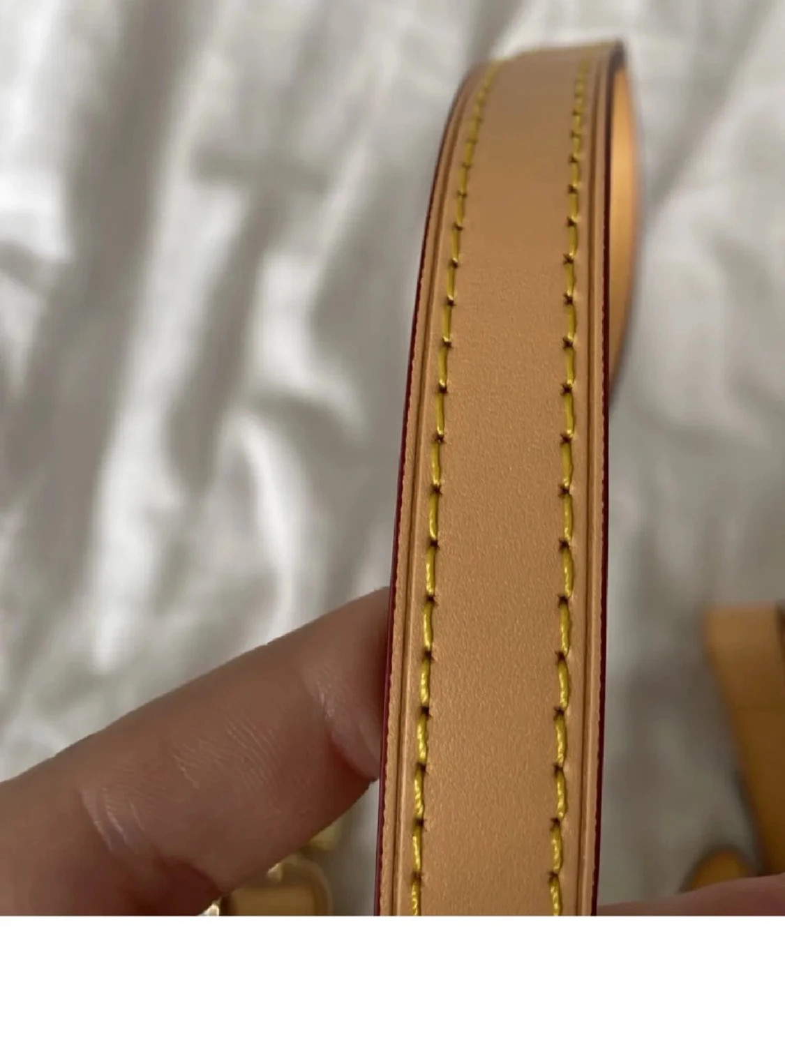 Justerbart axelband i läder  - 3