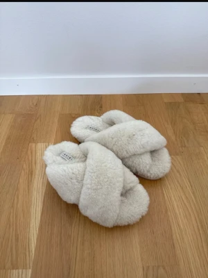 Inuikii tofflor - Tofflor från inuikii. Mycket fint skick! Inget att anmärka på🥰