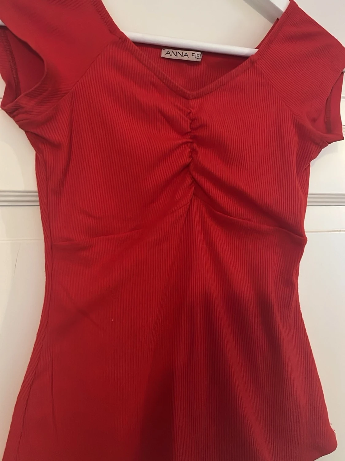 Röd ribbad topp från Anna Field - 1