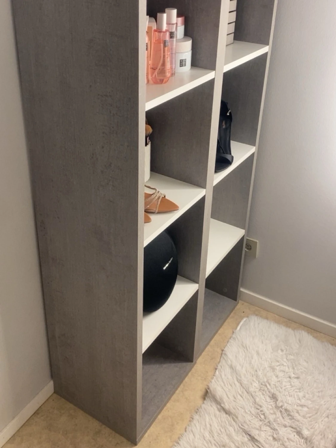 Grå och vit hylla med sex fack - 2