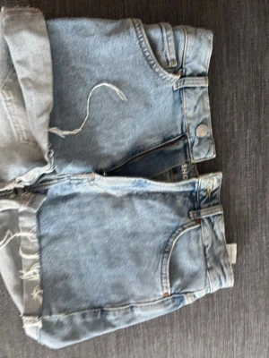 Jeans shorts från Bikbok - Jeans shorts från bikbok i storlek S, öppen för prisförslag 
