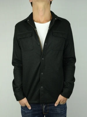 Massimo Dutti overshirt  - MASSIMO DUTTI OVERSHIRT Storlek : M Passform : Normal Användning : Jackan är i ett väldigt fint skick utan defekter Nypris : Cirka 1500SEK Modellen på bilden : 182CM och väger 74KG