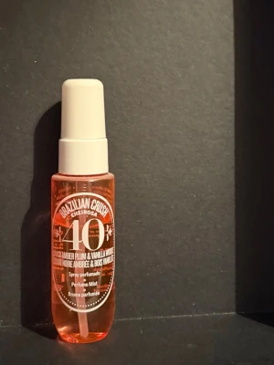 Brazilian Crush Cheirosa 40 Parfymmist - Ca 80% kvar. Kommer ej till användning men har stått mörkt och svalt förvarat