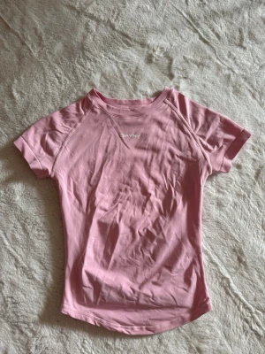 Dfyne Impact T-shirt i light rosé Pink  - Nyskick , fel Stl för mig 