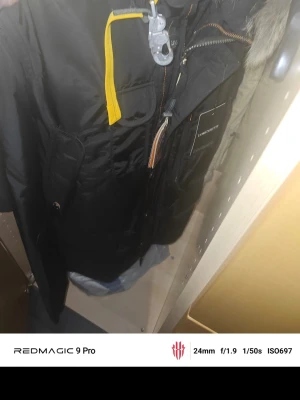 Oanvänd masterpiece Parajumpers - Som sagt, oanvänd och med stickers kvar på jackan.