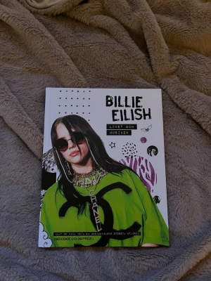 Billie Eilish bok - Billie Eilish självbiografi bok