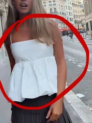 Vääärldens sötaste topp - Vääärldens sötaste topp som verkligen är perfekt nu inför sommaren!! Det är EXAKT samma som Thea Settergren har på bilden🥹❤️❤️ den är så himla snygg på och har otrolig passform! Storlek M men skulle även säga att den passar mindre!! Säljer pga behöver pengar❤️