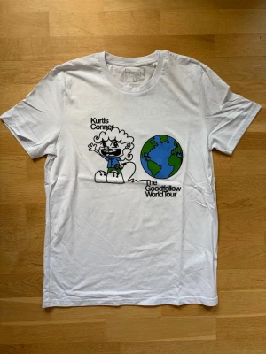 Kurtis Conner merch - Merch från hans stand-up show i Stockholm 2025. Aldrig använd (pga fel storlek). Nypris 350kr!