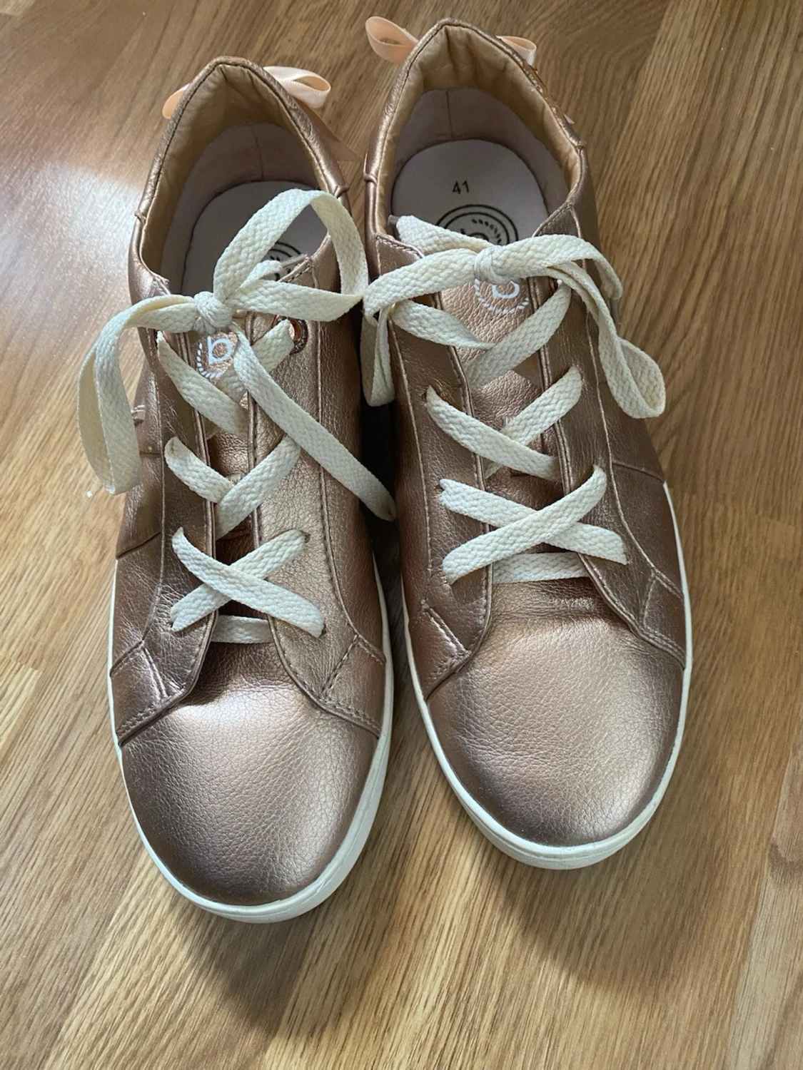 Roséguld,brons bugatti sneakers med beiga snören