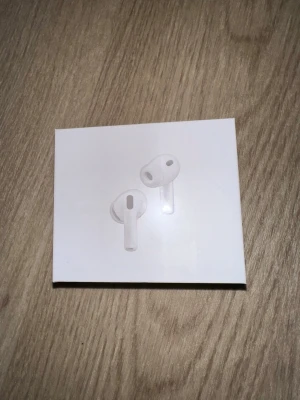 Apple AirPods Pro 3 trådlösa hörlurar - Säljer ett par Apple AirPods Pro 3. 