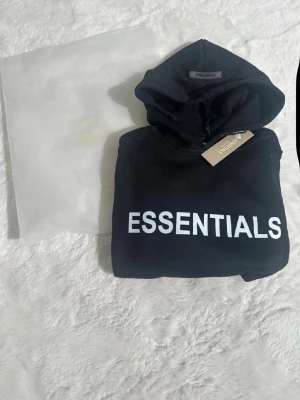 Essentials hoodie  - Skickar inom 24 timmar storlek 160cm 