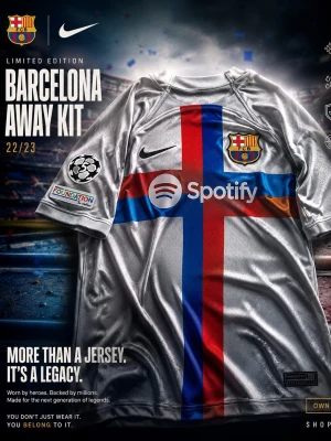 Barcelona bortatröja Nike grå - Snygg grå bortatröja från FC Barcelona med röd och blå korsdesign på framsidan. Tröjan har klubbmärke, Nike-logga och Spotify som sponsortryck. Tillverkad i lätt och ventilerande Dri-FIT-material, perfekt för fotboll eller träning.