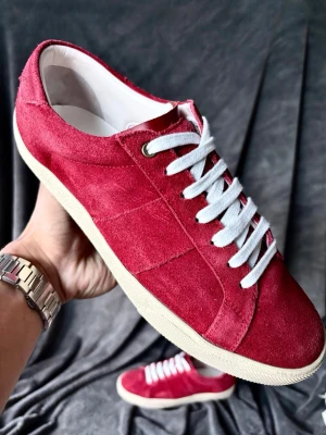 Saint Laurent skor - Saint Laurent court classic skor | orginalstorlek 41 men sitter mer som 42, fråga om innermått vid osäkerhet 