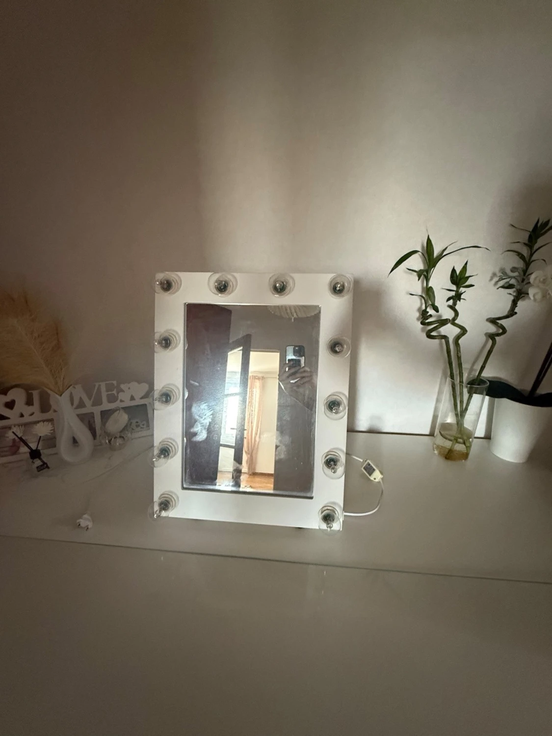 Vit sminkspegel med LED-lampor - 2