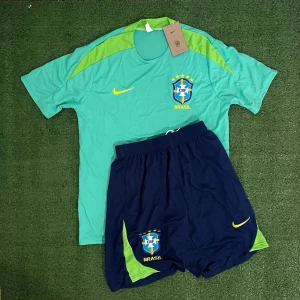 Brazil Tracksuit - Säljer denna riktigt snygga tracksuiten för endast 429kr. Skriv till om ni är intresserade eller har några funderingar!