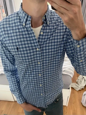 Ralph Lauren Skjorta - Riktigt snygg blårutig skjorta från Ralph Lauren | Storlek S | Mycket bra skick✅|