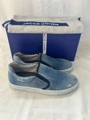 Jacob Cohën Loafers  - JACOB COHEN LOAFERS | Storlek: 43, innesulan= 28,5 cm | Nypris: 6000 kr | Skick: 10/10, helt nya. Box och dustbag följer med vid köp | Skriv vid minsta fundering |   #jacobcohen #sneakers