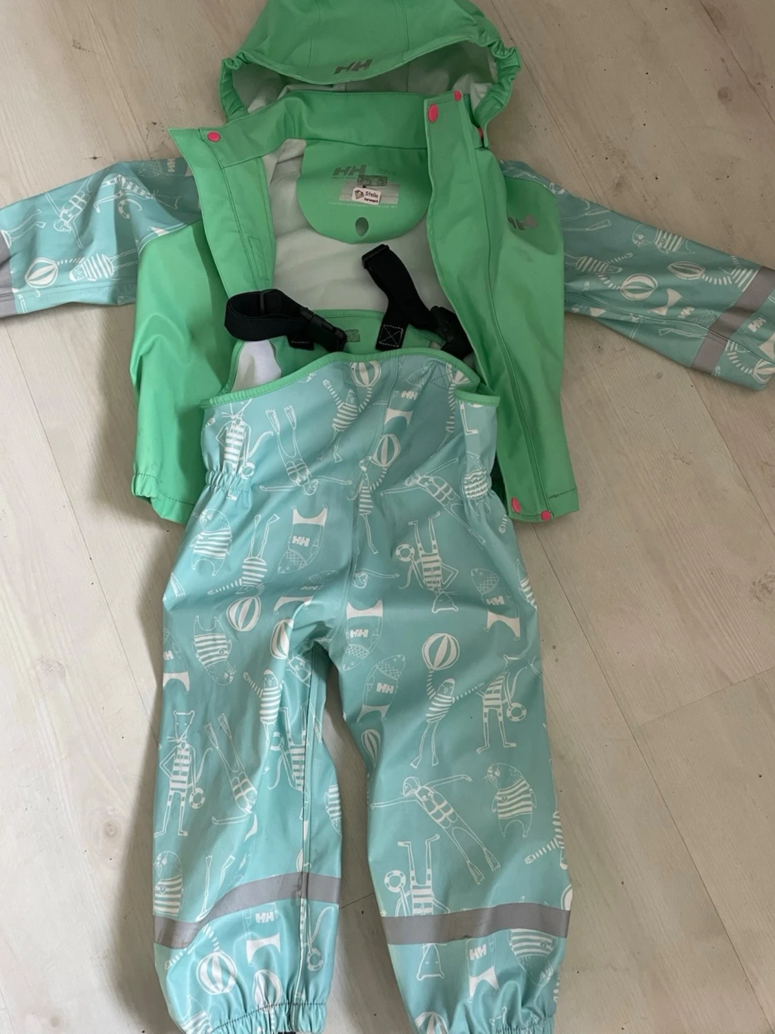 Mintgrön vindjacka från Helly Hansen