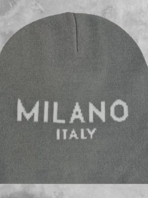 Grå MILANO ITALY mössa - Säljer nu en grå MILANO ITALY mössa! Aldrig använd!