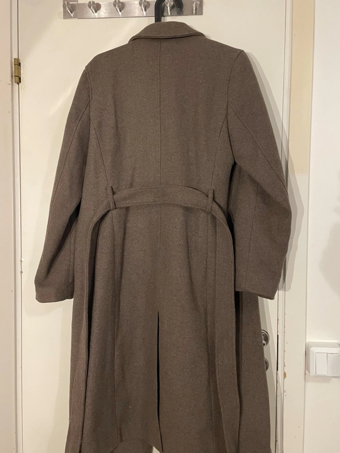 Brun ullkappa med bälte - 1