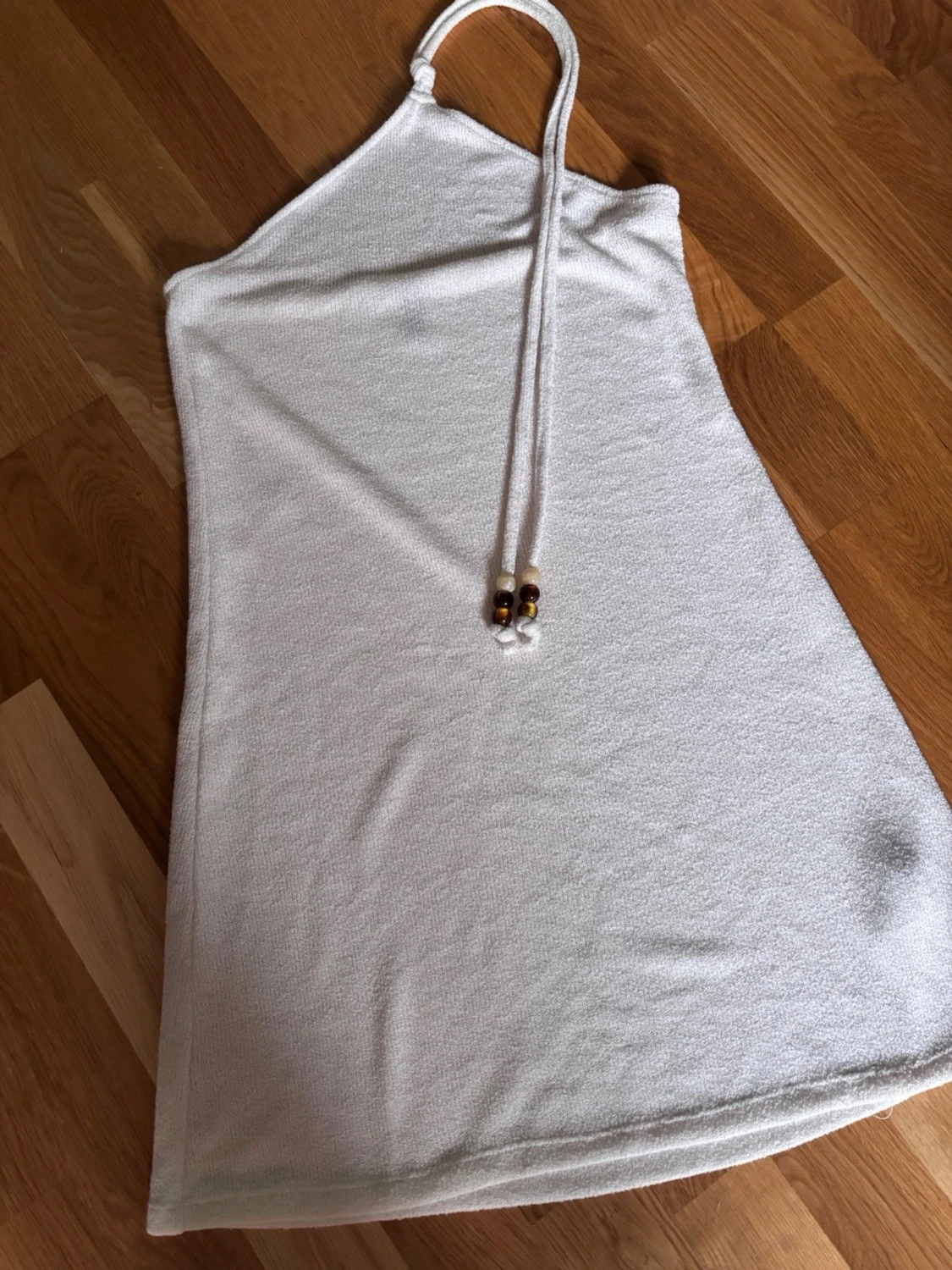 Vit oneshoulder strandklänning - 2