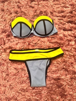 Bikini triangl - Skit snygg triangl bikini!!!! Aldrig använt!!!