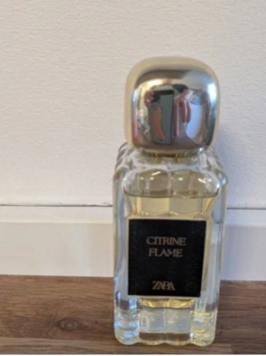 Zara Citrine Flame parfym - Se bild hur mycket använt 