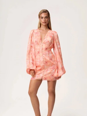 Adoore Klänning - Köpt i butik! Det finns en lapp som egentligen ska sitta längst ner som inte sitter kvar, se sista bilden
