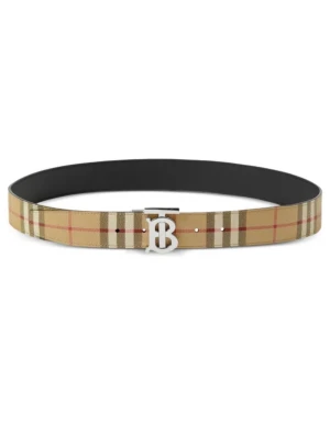 Rutmönstrat vändbart bälte - Snyggt vändbart bälte med klassiskt beige rutmönster på ena sidan och svart på andra. Bältet har en silverfärgad BB-logga som spänne och är gjort i exklusivt skinn. Perfekt accessoar för att lyfta din outfit.