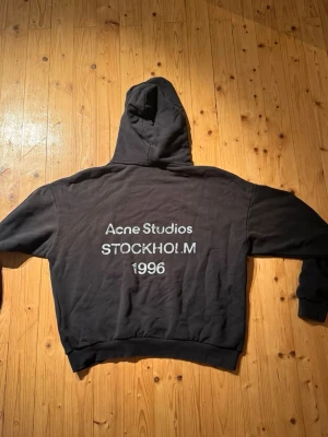 Svart hoodie Acne Studios  - Storlek L | Helt ny | Pris 799kr |