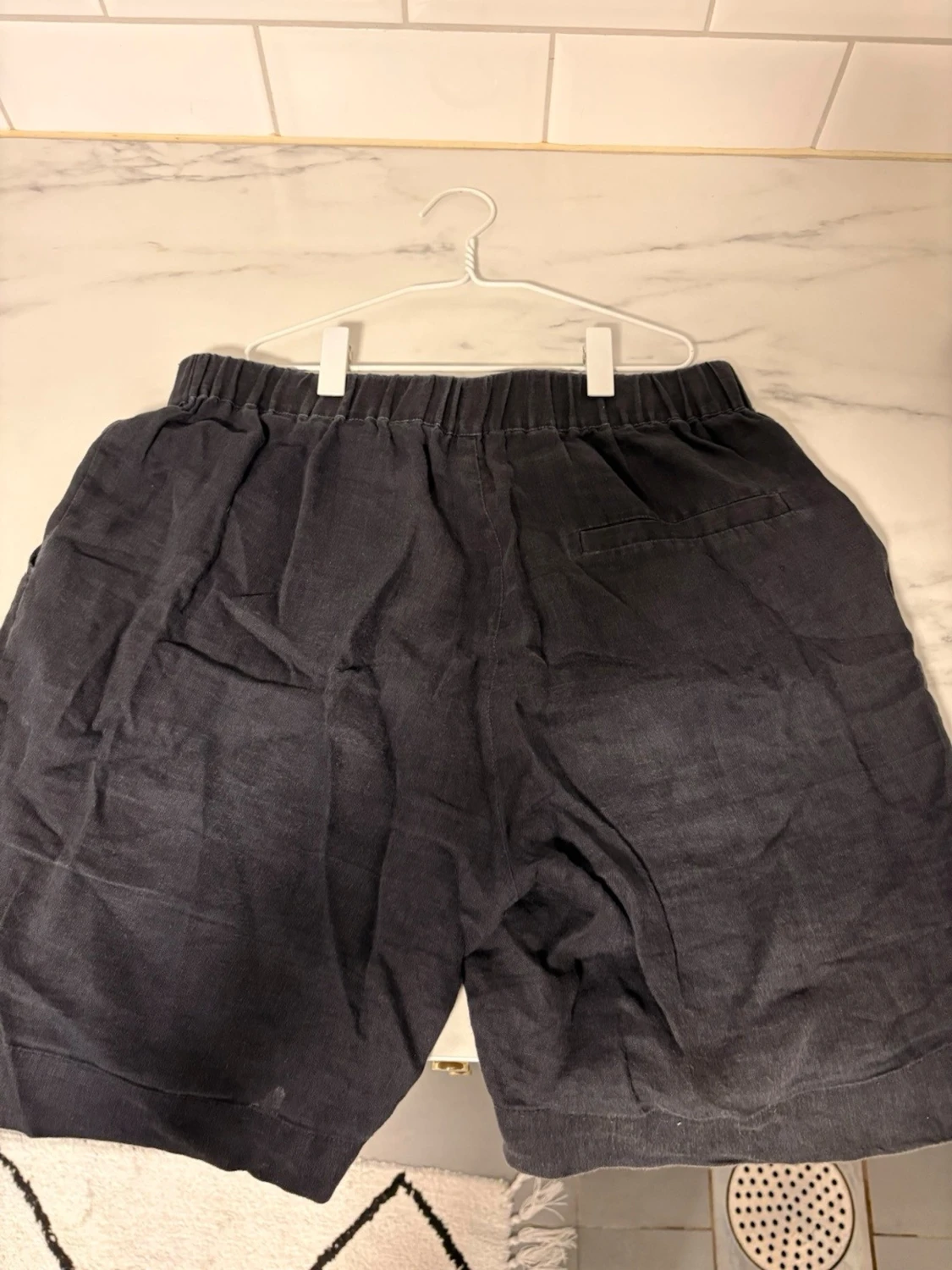 Mörkblå Sandö linne shorts - 1