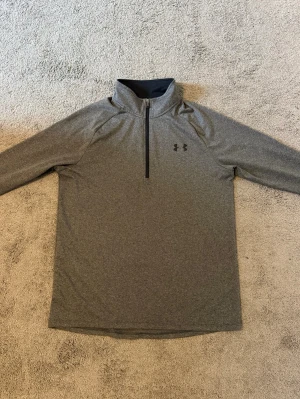Under armour tröja  - Oanvänd tröja skick 10/10 från under armour storlek S 