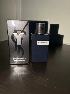 Yves Saint Laurent Y Le Parfum 98 ml - .Det går att beställa 30 ml och 10 ml vid intresse, vid köp av fler parfymer får man paketpris