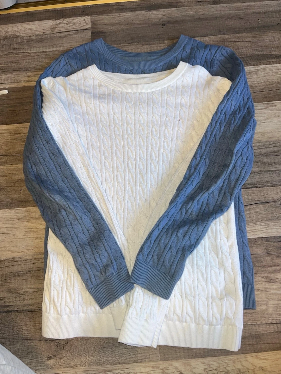 Två kabelstickade tröjor Basic You - 1