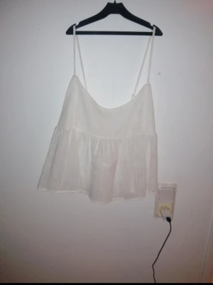 Ny blus ifrån nelly - Aldrig använd endast provad stl 40 men väldigt liten i storlek skulle säga den passar S/M fint