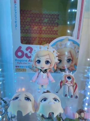 Asabuki Nendoroid anime figur  - Bubuki Buranki - Asabuki Kogane - Migite-chan - Nendoroid (#633) (Good Smile Company) Kommer med allt i bilden. 1 arm saknas som jag tyvärr inte hittar. Kommer med sin original förpackning.