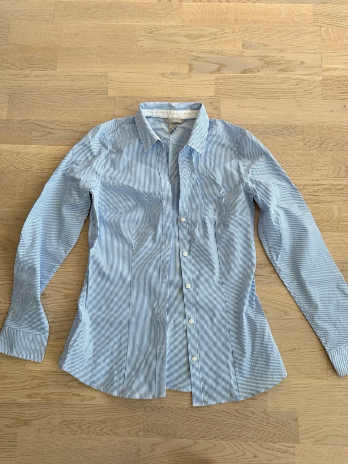 Ljusblå skjorta, strl S - 2