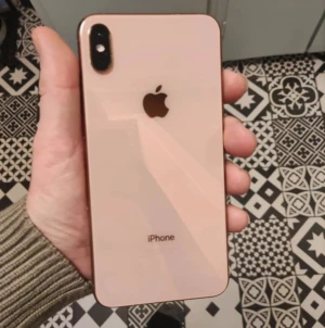 iPhone XS MAX Guld - Nytt batteri (100%) – ej original Ny display – ej original  Face ID och övriga funktioner fungerar som de ska  64 GB minne Olåst och utloggad från iCloud  Fint skick – fräsch telefon