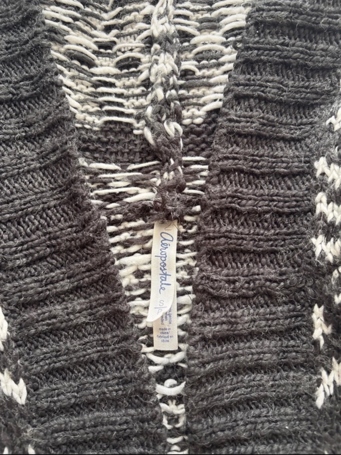 Mönstrad stickad hoodie från Aeropostale - 1