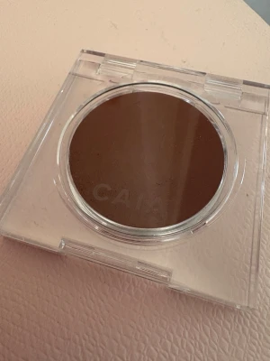 CAIA soft melt blush balm  - I färgen butter toast. Testad och avtorkad, tyvärr var den för mörk för mig