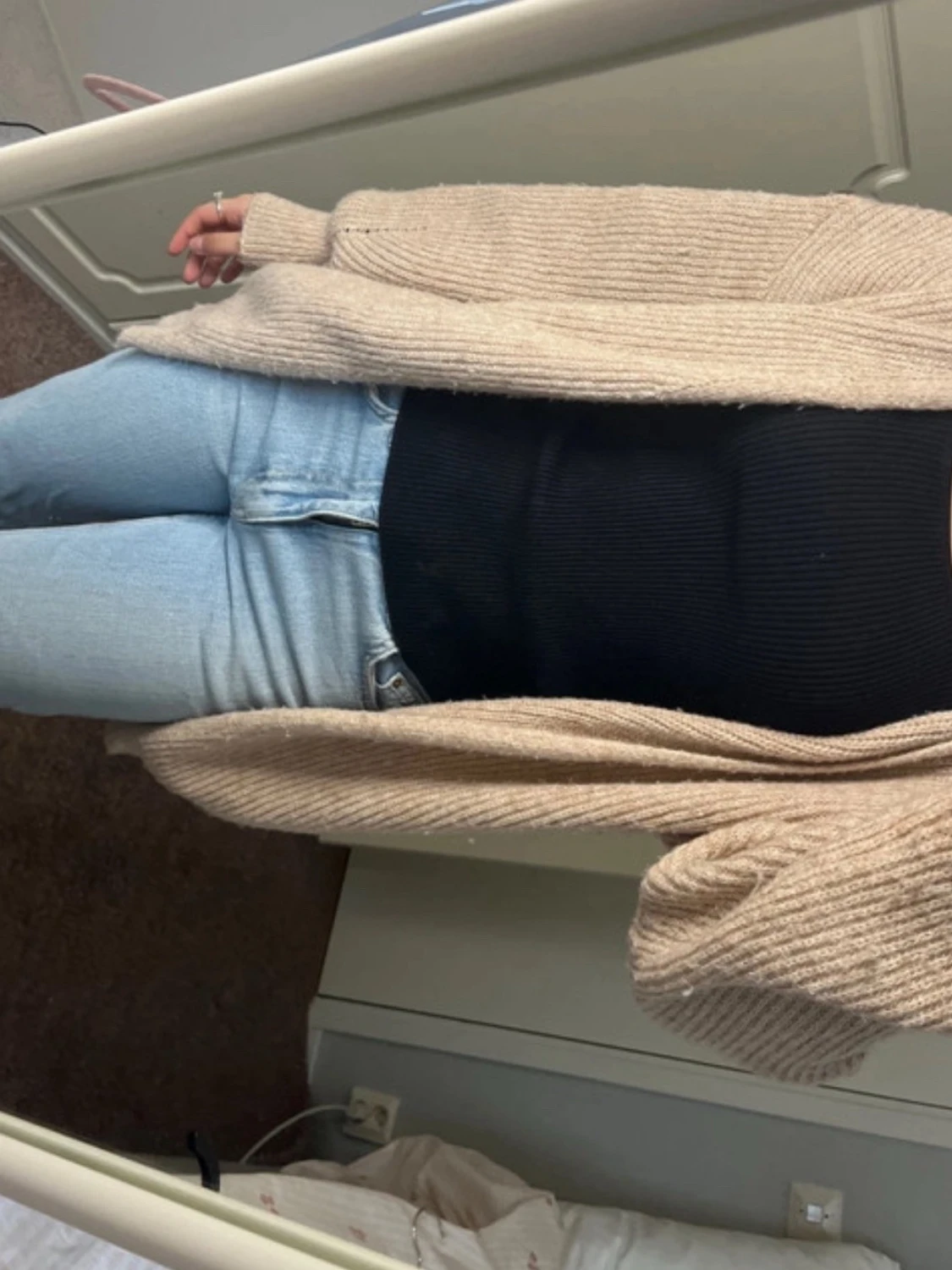 Beige ribbstickad kofta - 1