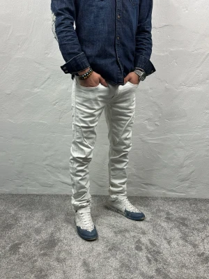 Replay jeans - Ett par riktigt snygga jeans från Replay i storlek W31 L32 i modellen Anbbas 