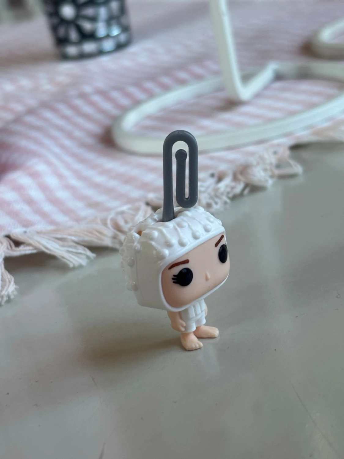 Stranger things eleven kinder joy Mini Funko Pop figur med ögla - 4