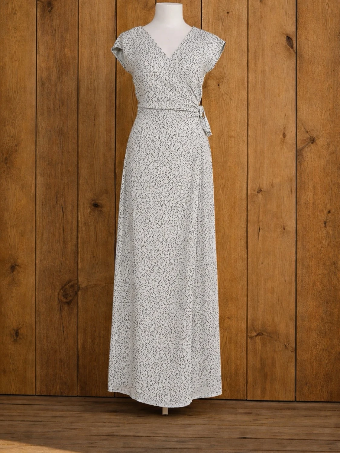 Superfin omlottklänning från Pamela x NA-KD  - 1