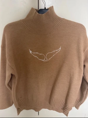 Zadig Voltaire tröja  - Köptes från Plick för 1800kr finns ingen tag tyvärr så kan inte garantera att den är äkta därav priset! Aldrig använd! Säljer för 800kr 650! Vid snabbt köp! Inga defekter mm